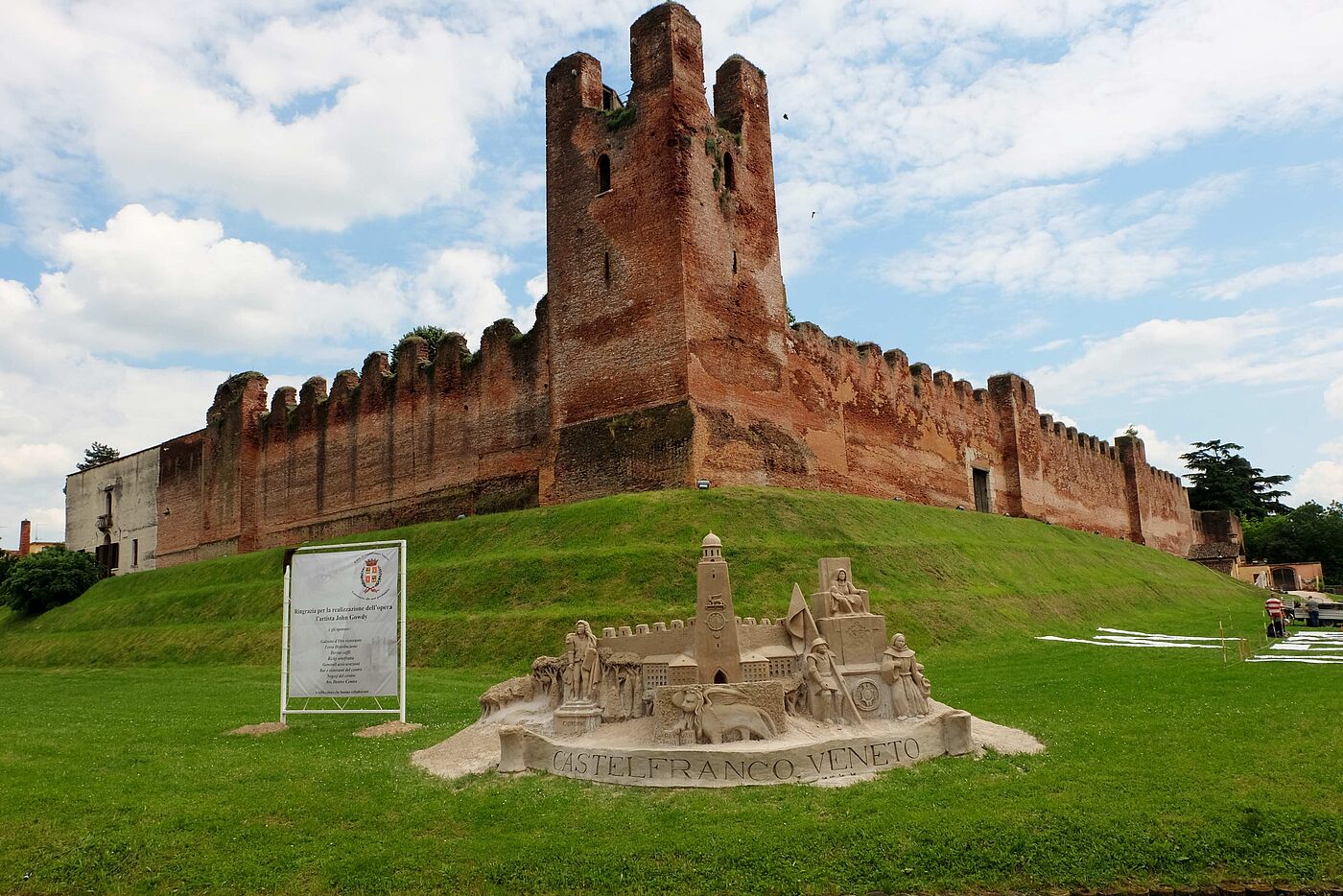 Castelfranco Veneto, einmal aus Sand und einmal aus Backstein