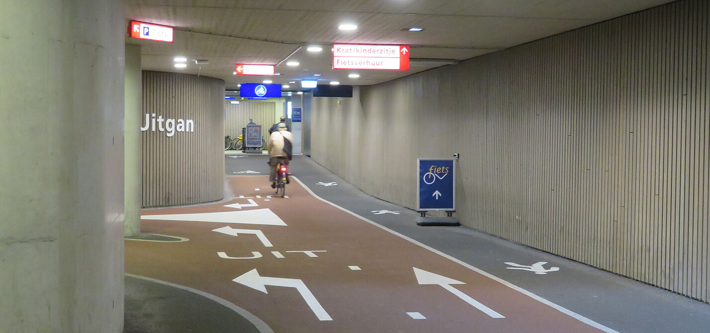 Das größte Fahrradparkhaus der Welt in Utrecht bietet Platz für 13.500 Räder