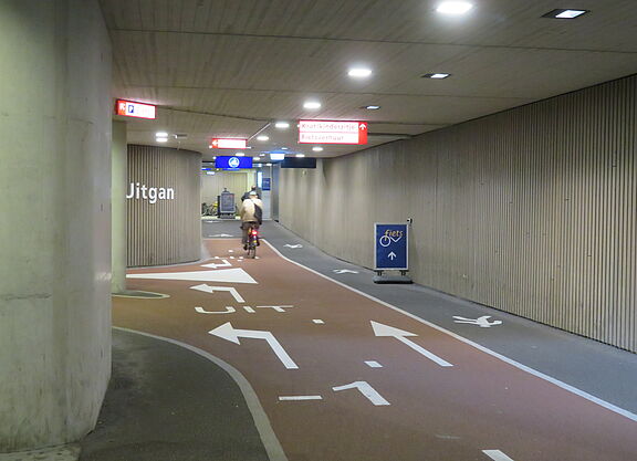 Das größte Fahrradparkhaus der Welt in Utrecht bietet Platz für 13.500 Räder