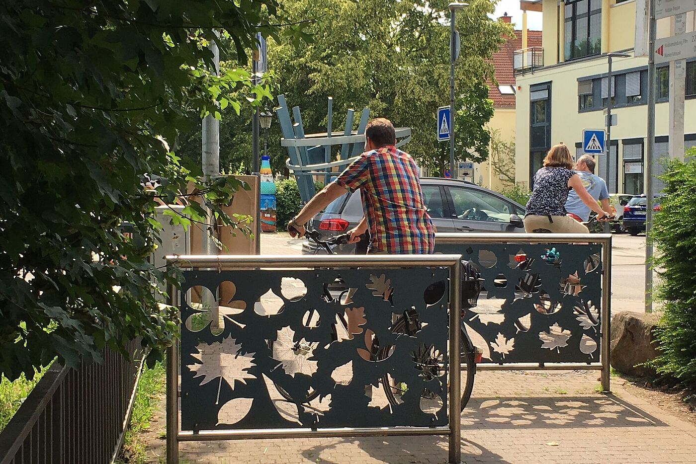 Das inzwischen entfernte Drängelgitter an der Rathausbrücke