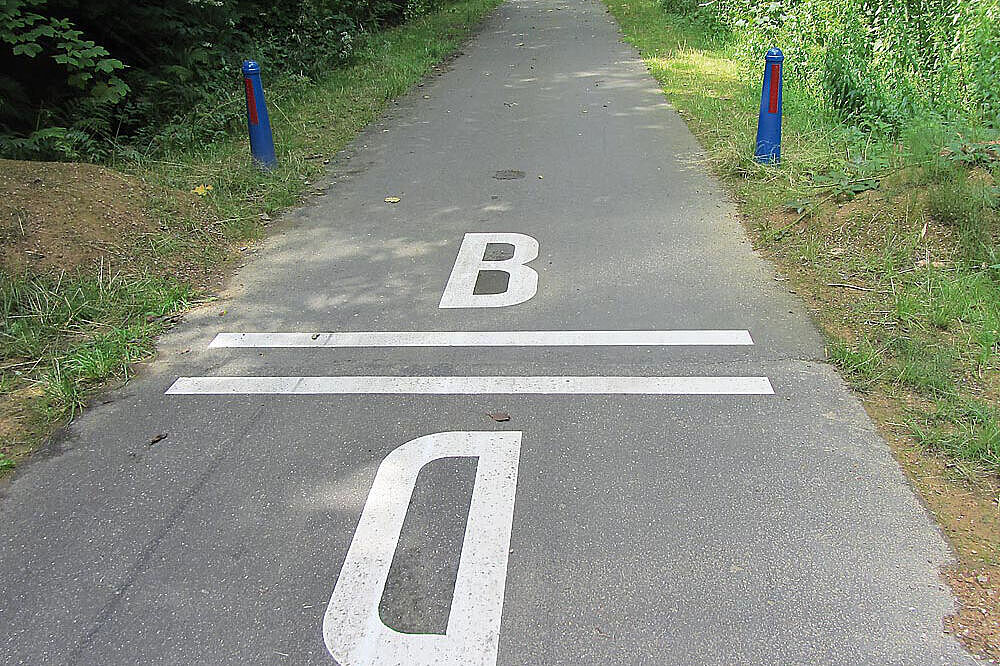 Grenze zwischen Deutschland und Belgien, dezent markiert