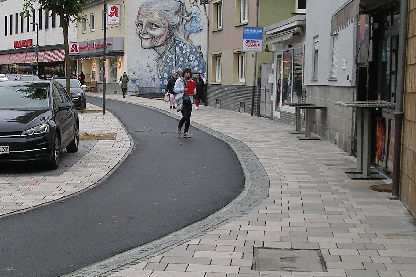 Ein Pkw-Parkplatz „gerettet“ – zulasten des Fußverkehrs