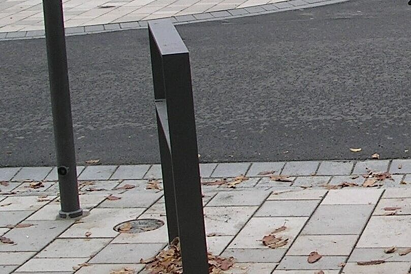 Scharfkantiger Vierkant-Abstellbügel