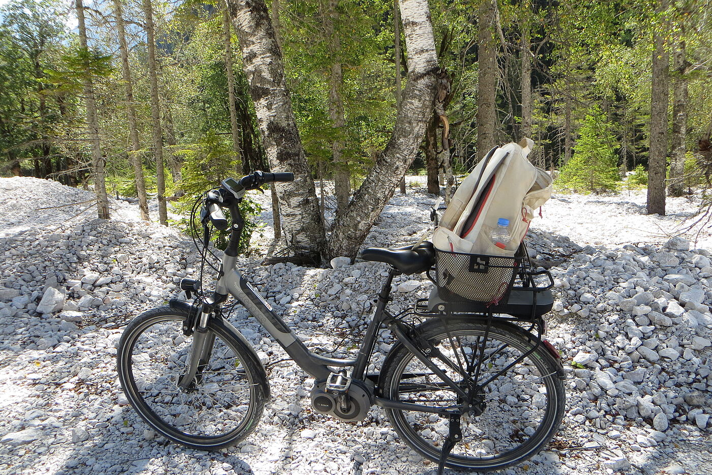 Das Fahren auf Schotter ist eher beschwerlich.