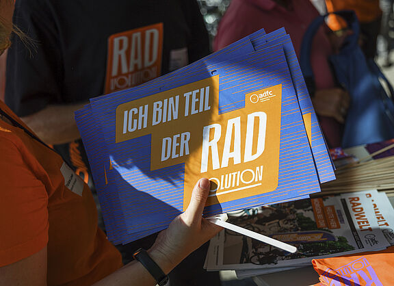 ADFC Kampagnenschilder mit dem Titel "Ich bin Teil der Radvolution"