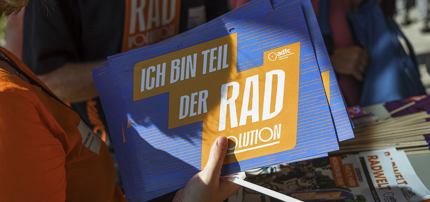 ADFC Kampagnenschilder mit dem Titel "Ich bin Teil der Radvolution"
